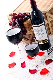 品味法蘭西的陽光 法國(guó)塞特干紅葡萄酒的藝術(shù)